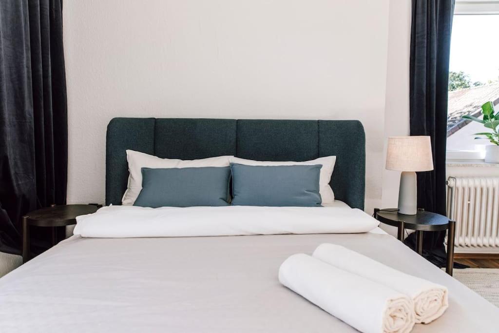 Komplett Neu: 2-Zi Zentral Im Altbau. 24H-Checkin Киль Экстерьер фото