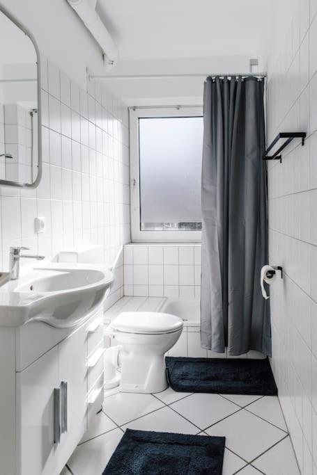 Komplett Neu: 2-Zi Zentral Im Altbau. 24H-Checkin Киль Экстерьер фото