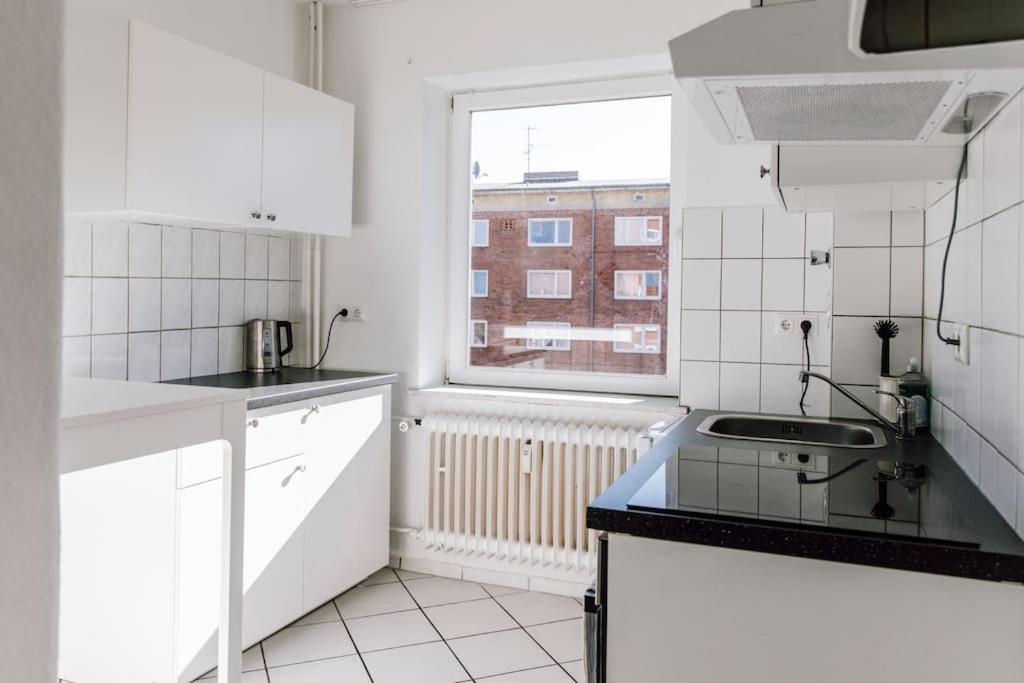 Komplett Neu: 2-Zi Zentral Im Altbau. 24H-Checkin Киль Экстерьер фото